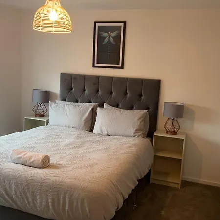 Modern 4 Bed Town House Bristol