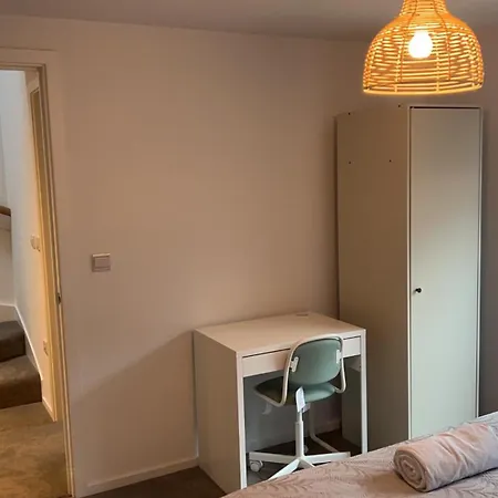 Modern 4 Bed Town House Nyaraló Bristol
