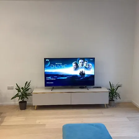 Modern 4 Bed Town House Bristol
