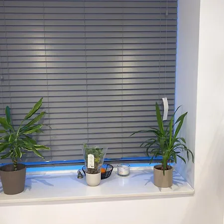 Modern 4 Bed Town House * Bristol