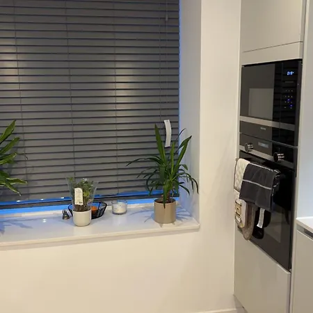 Modern 4 Bed Town House Bristol