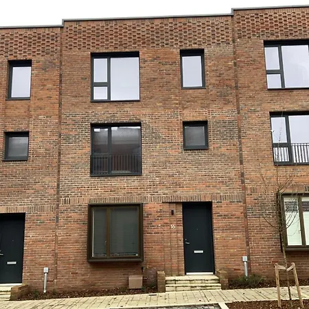 Hébergement de vacances Modern 4 Bed Town House