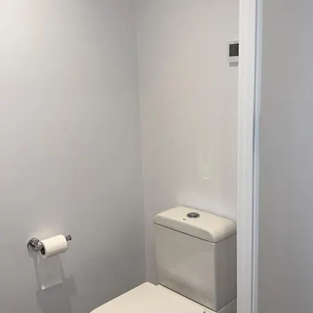 Modern 4 Bed Town House *
