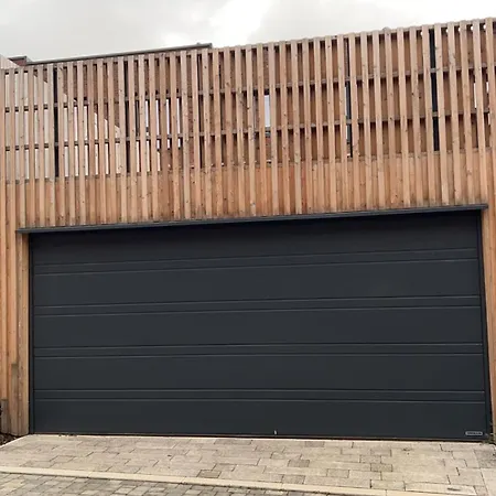 Modern 4 Bed Town House *