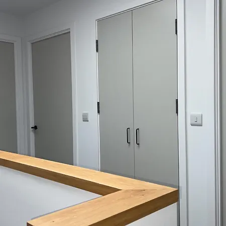 Modern 4 Bed Town House Hébergement de vacances