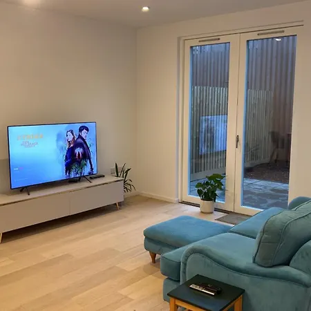 Modern 4 Bed Town House Bristol