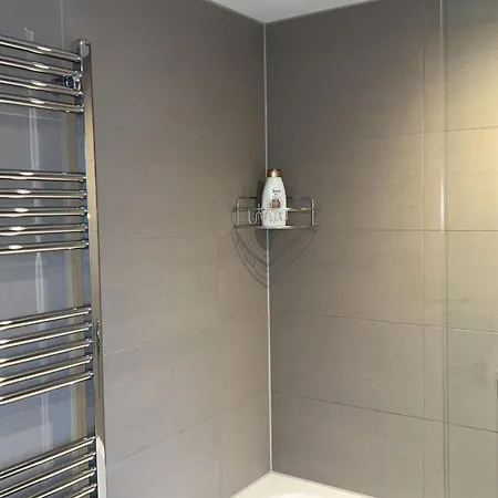 Modern 4 Bed Town House Bristol